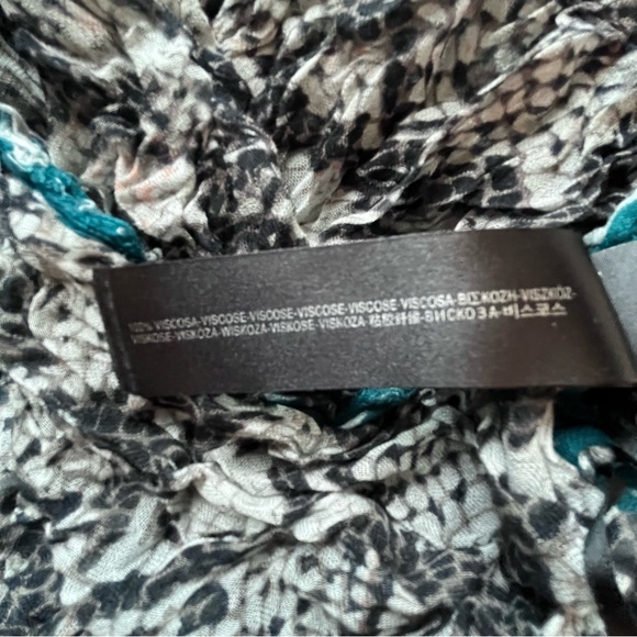 MASSIMO DUTTO SNAKE PRINT SPRING SCARF - Picture 10 of 11